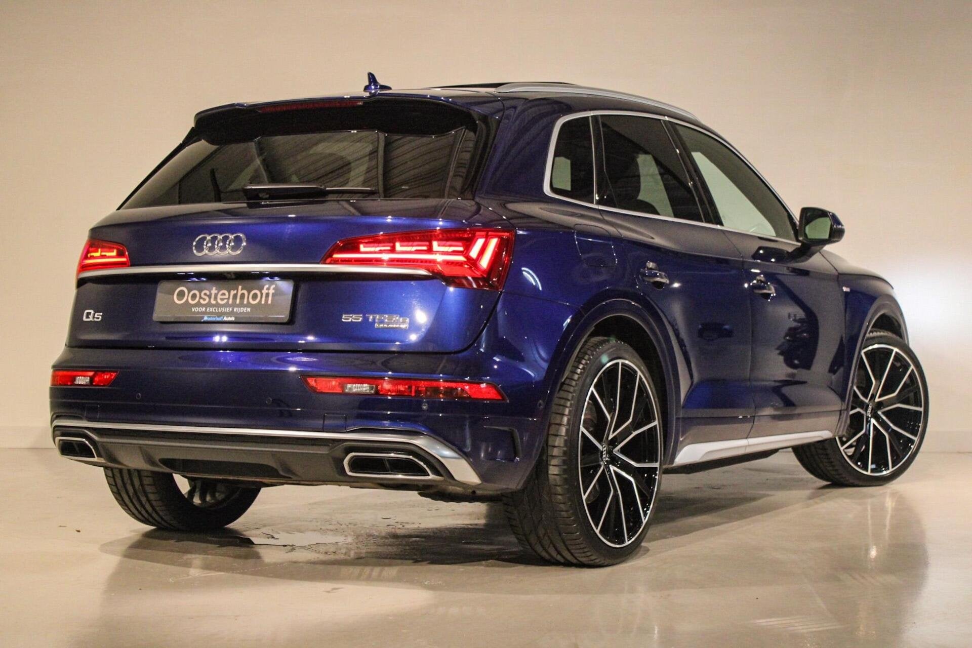 Audi Q5 55 TFSI e S edition Competition LUCHTV | B&O | PANO, Auto's, Automaat, Gebruikt, 4 cilinders, Blauw