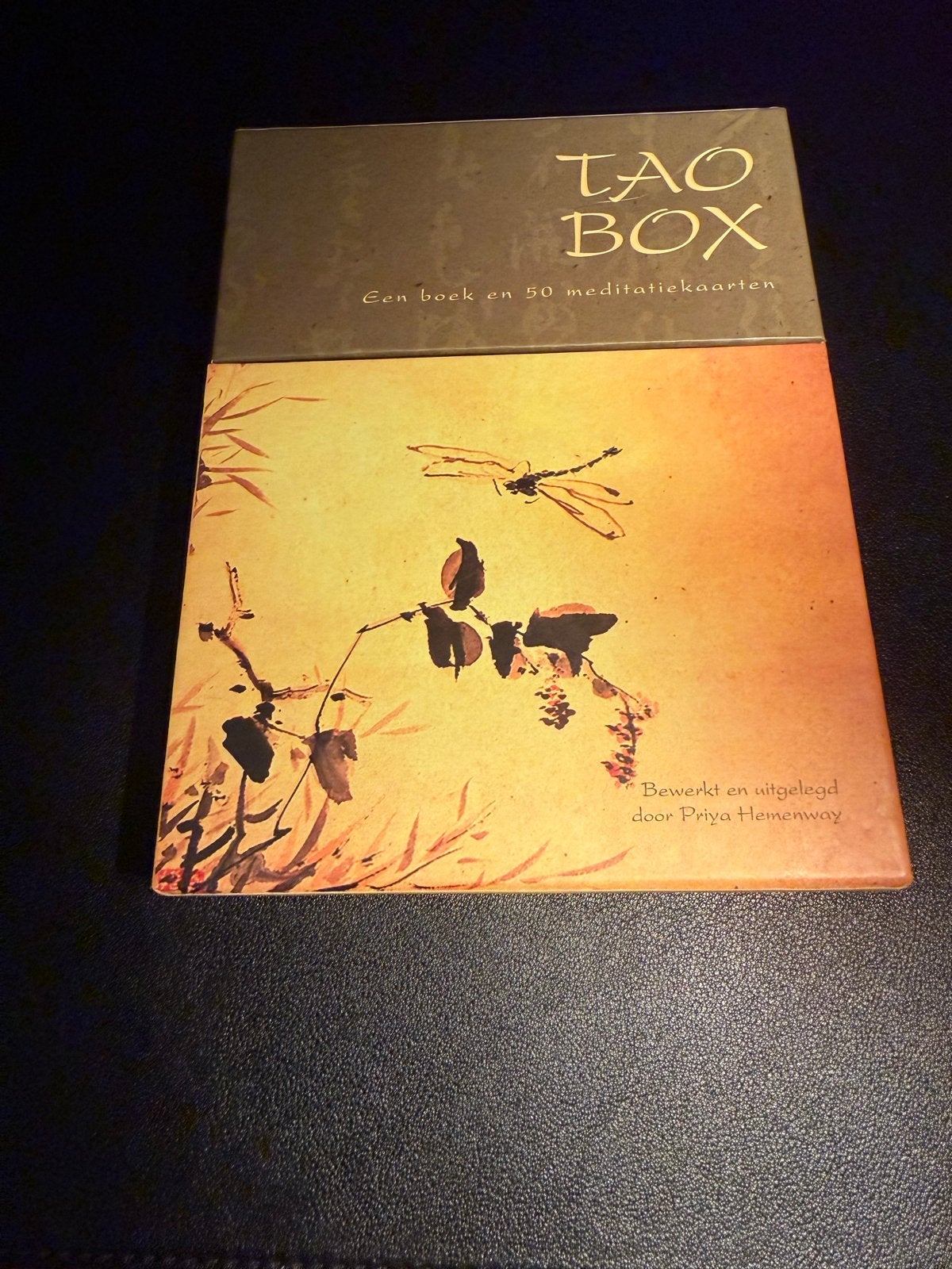Tao Box: Boek en 50 Meditatiekaarten, Boeken, Ophalen of Verzenden, Zo goed als nieuw, Spiritualiteit algemeen, Achtergrond en Informatie