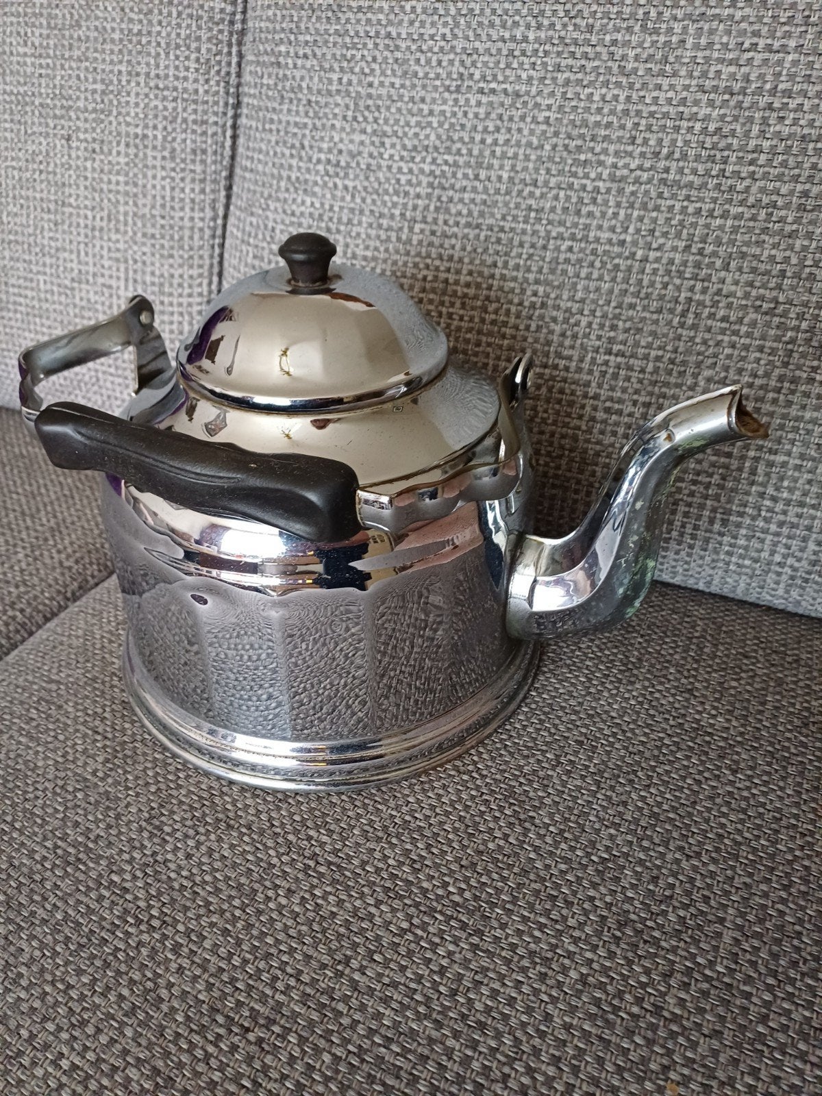 Mooie sierlijke oude ketel. 20 cm. hoog.
Leuk decoratief stu, Ophalen