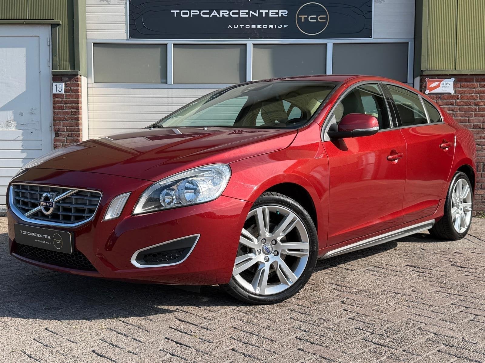 Volvo S60 1.6 D2 Summum/AIRCO/TREKH/NAVI/LEER/CRUISE/APK, Auto's, Voorwielaandrijving, Euro 5, Gebruikt, 4 cilinders