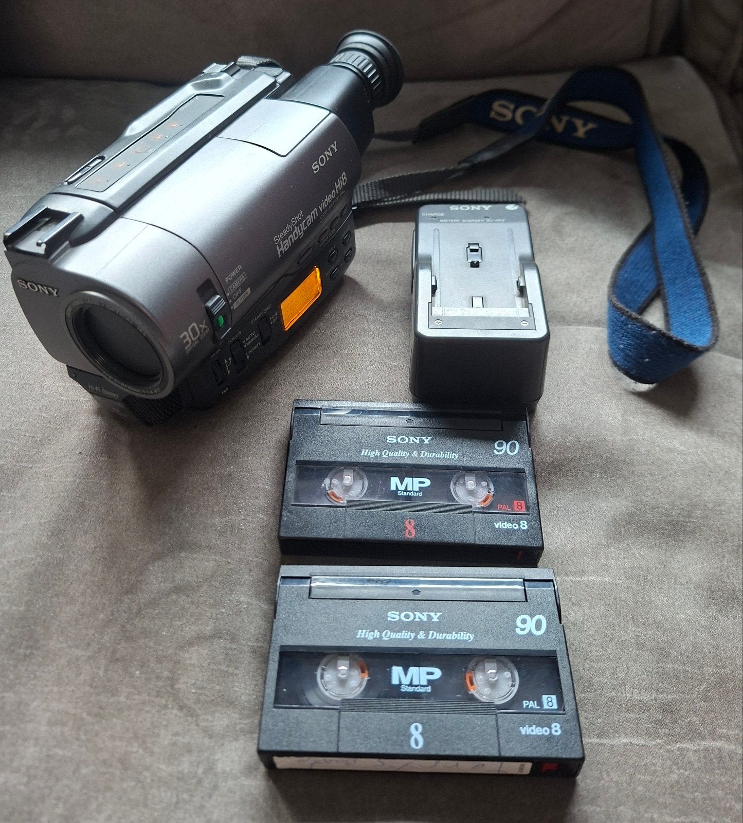 Sony Hi8 CCD TR810E uit Japan, Ophalen of Verzenden, Overige soorten, Sony, 20x of meer