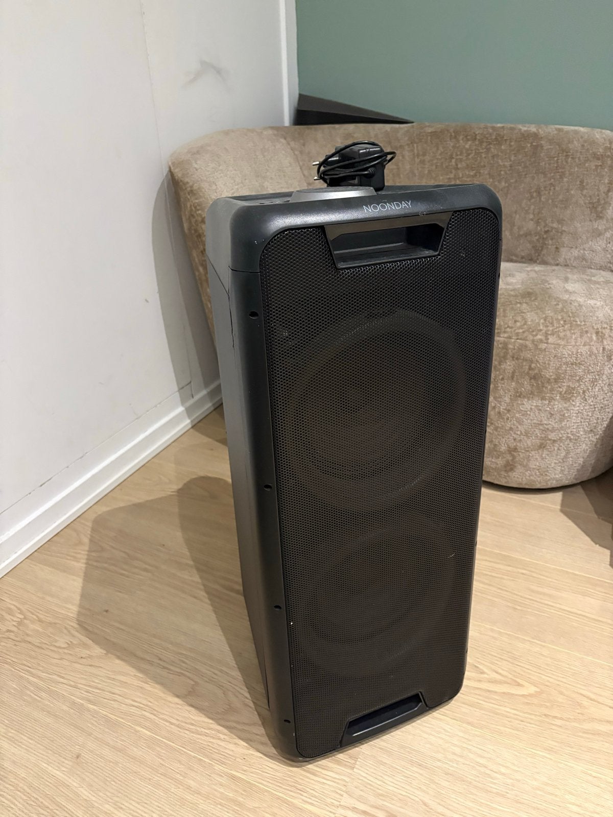 Noonday Party Speaker - Krachtig Geluid voor Elk Feest, Audio, Tv en Foto, Party speaker, Zo goed als nieuw, 60 tot 120 watt, USB-aansluiting