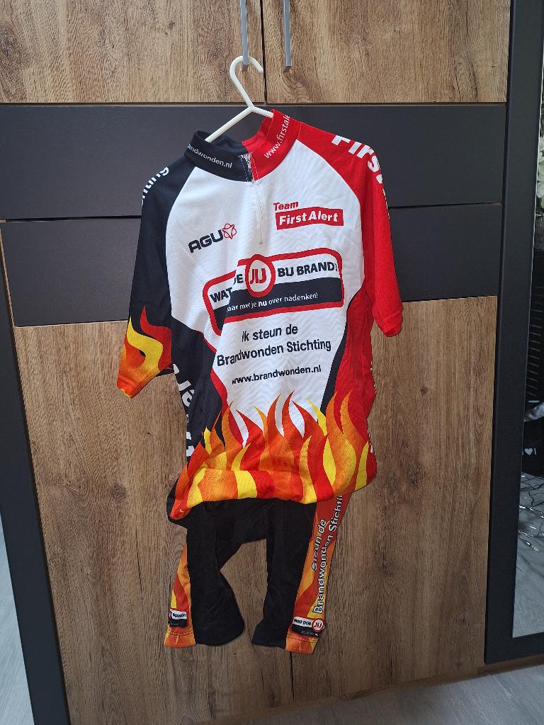 Fietskleding setjes: Brandwonden, Tripel Karmeliet, Heineken, Ophalen, Gebruikt, Kleding