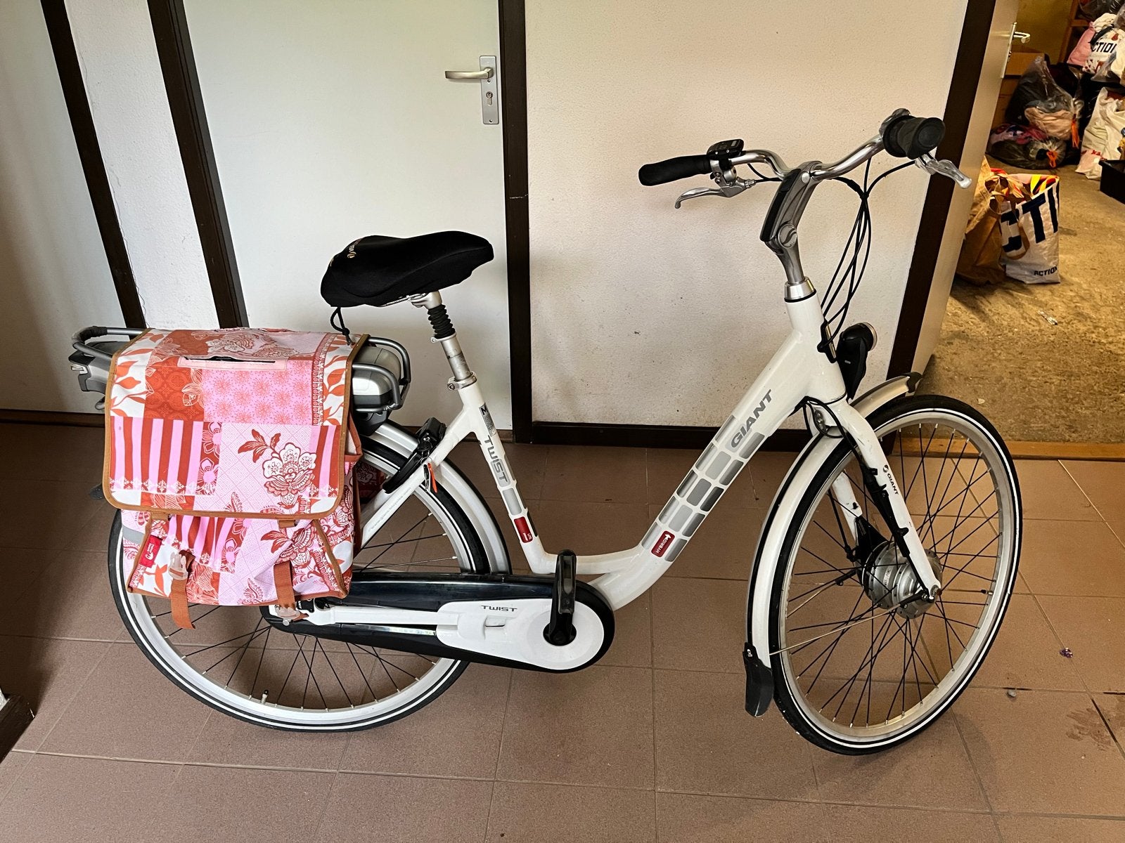 Giant Twist elektrische fiets met fietstassen, Fietsen en Brommers, Ophalen, Giant, Zo goed als nieuw, 51 tot 55 cm