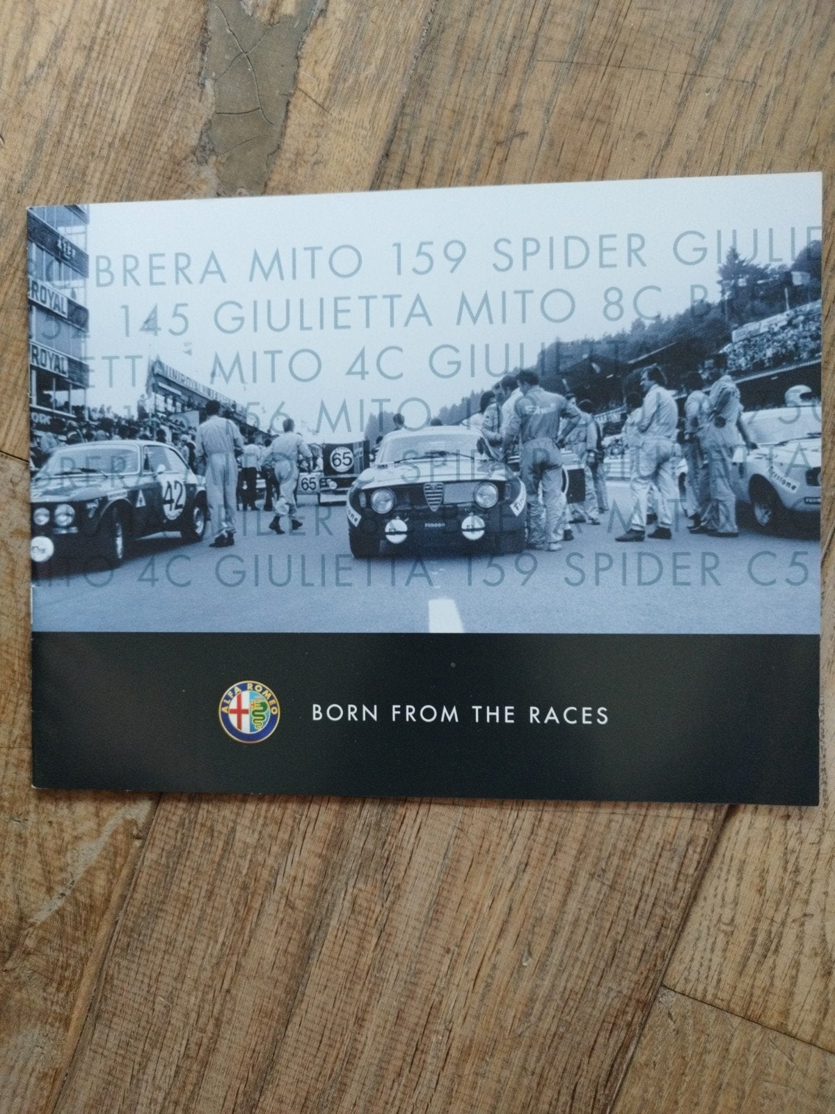Alfa Romeo brochure 2011 - 16 pagina's - Nederlands, Alfa Romeo, Ophalen of Verzenden, Zo goed als nieuw, Alfa Romeo