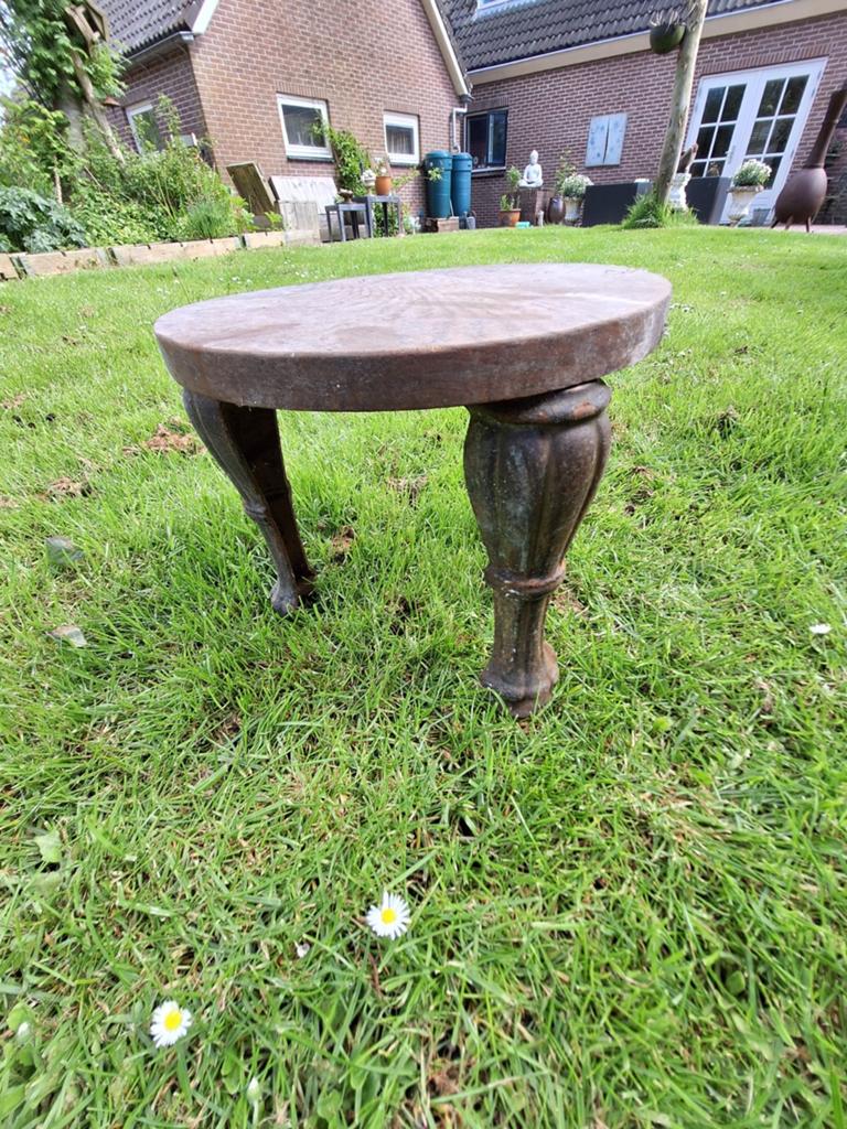 Antieke gietijzeren tuintafeltje / bijzettafeltje, Ophalen