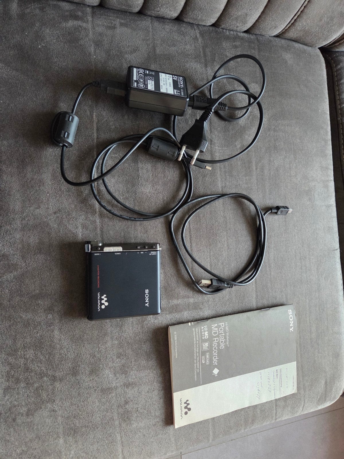 Sony MZ-RH1 Hi-MD Walkman met accessoires en 4 minidiscs, Ophalen of Verzenden, Walkman