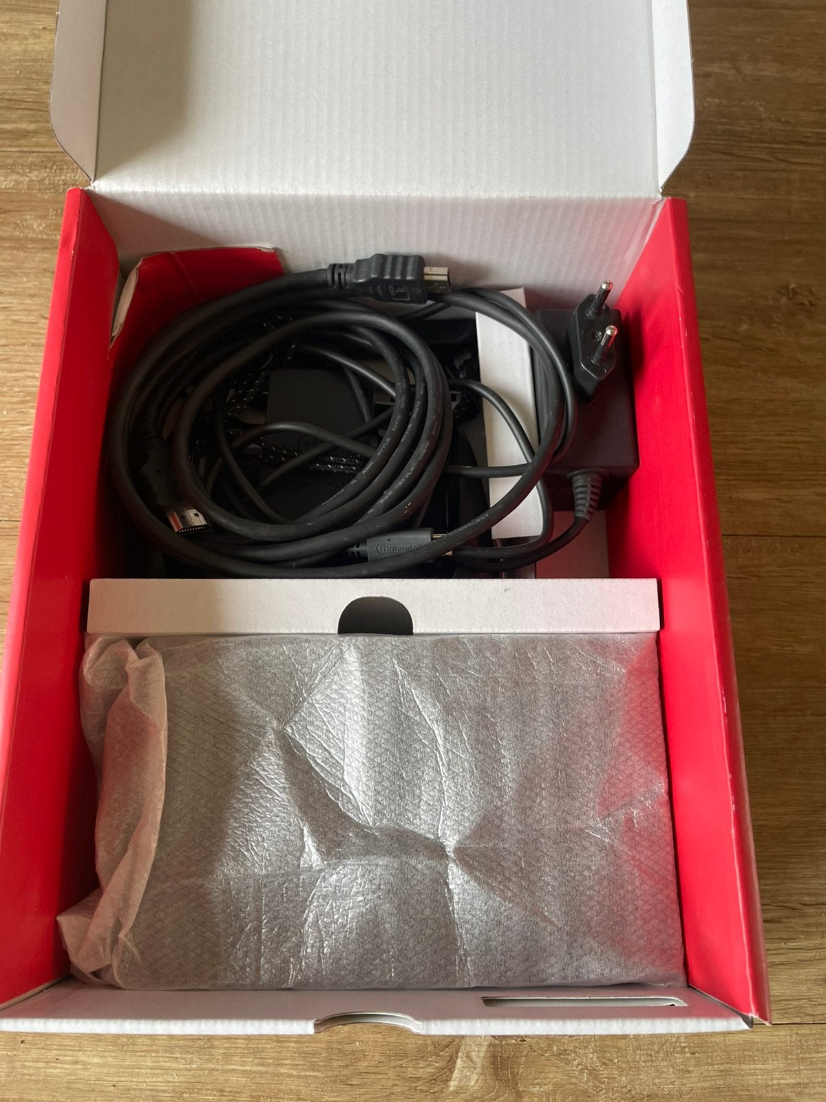 Foto 16 van Nintendo Switch OLED in Top Staat + Spellen + Veel Extra's