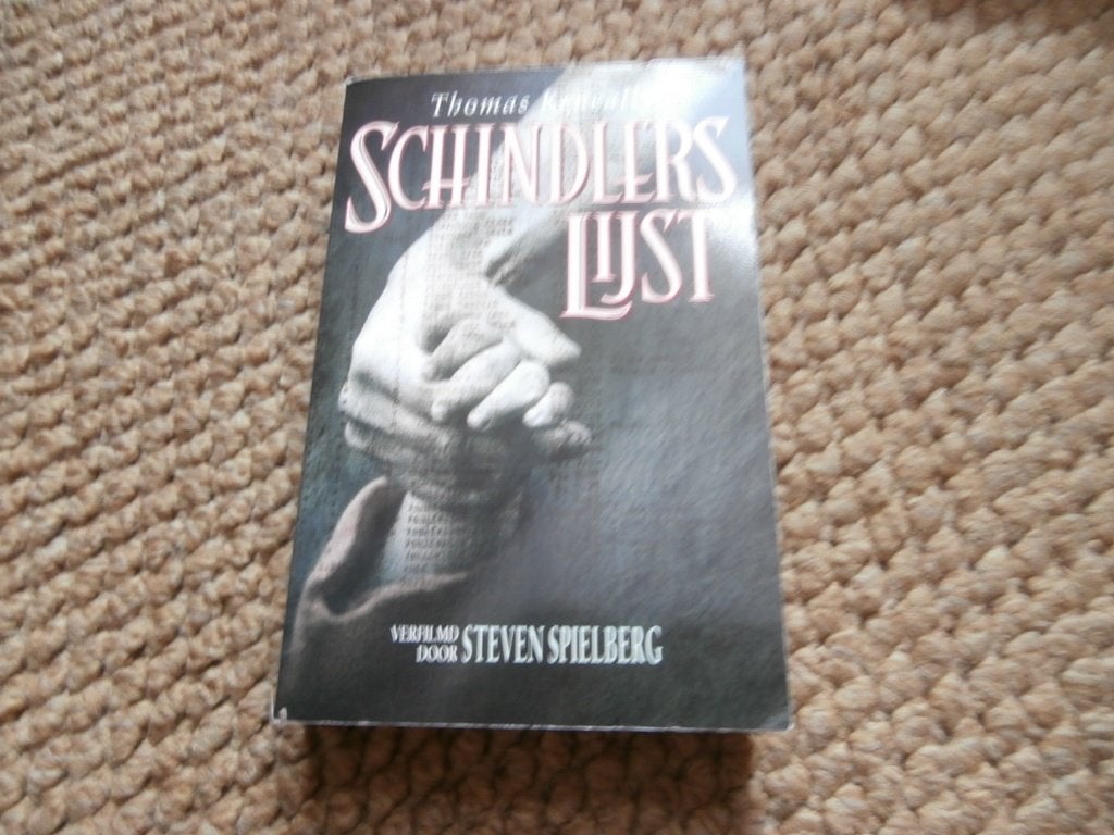 boek Schindlers List Thomas Keneally Steven Spielberg film, Boeken, Ophalen of Verzenden, Gelezen, Thomas Keneally