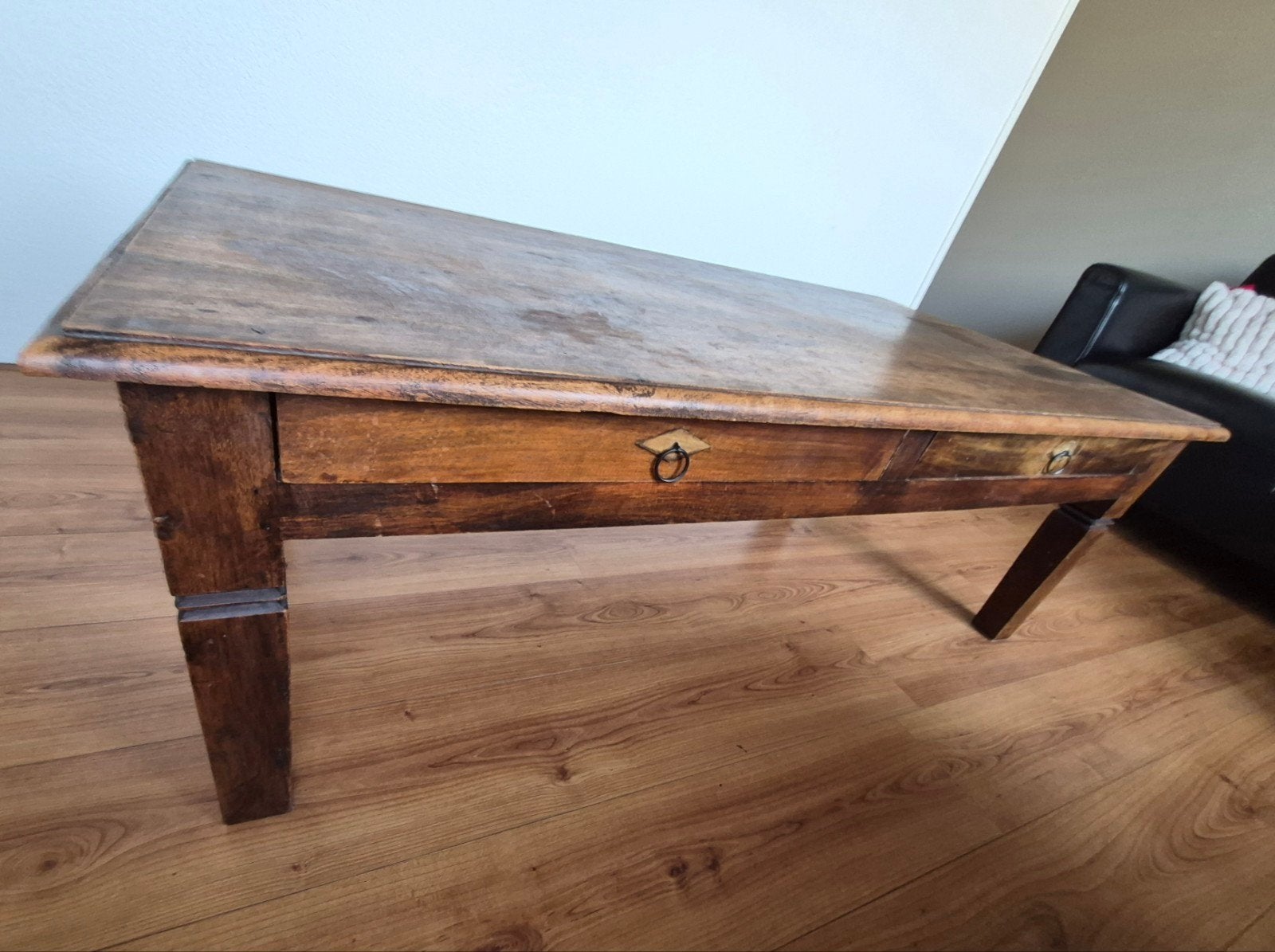 Robuuste houten salontafel met lades, Antiek en Kunst, Ophalen