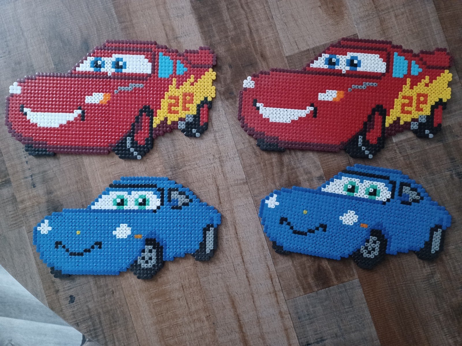 Hama strijkkralen auto's (Cars: Bliksem McQueen & Takel), Ophalen of Verzenden, Zo goed als nieuw