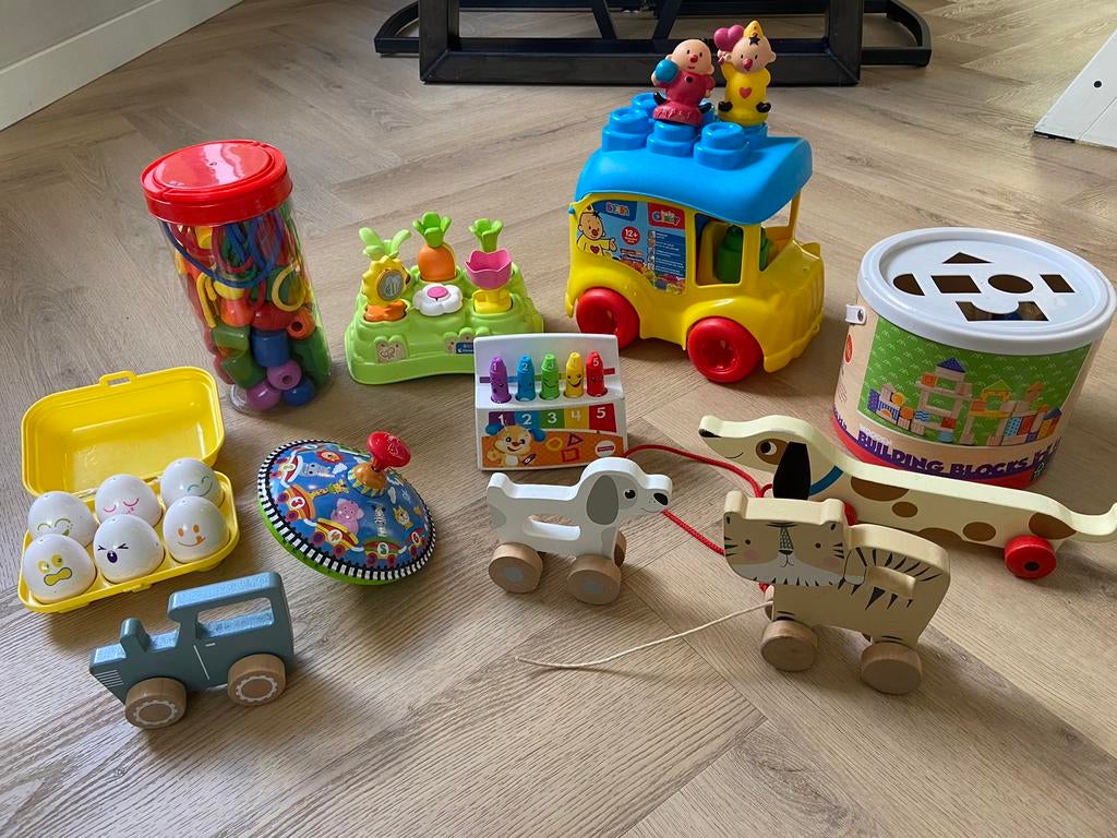 Speelgoedset bumba bus, clementoni tuintje, tomy eieren enz, Kinderen en Baby's, Ophalen of Verzenden, Zo goed als nieuw