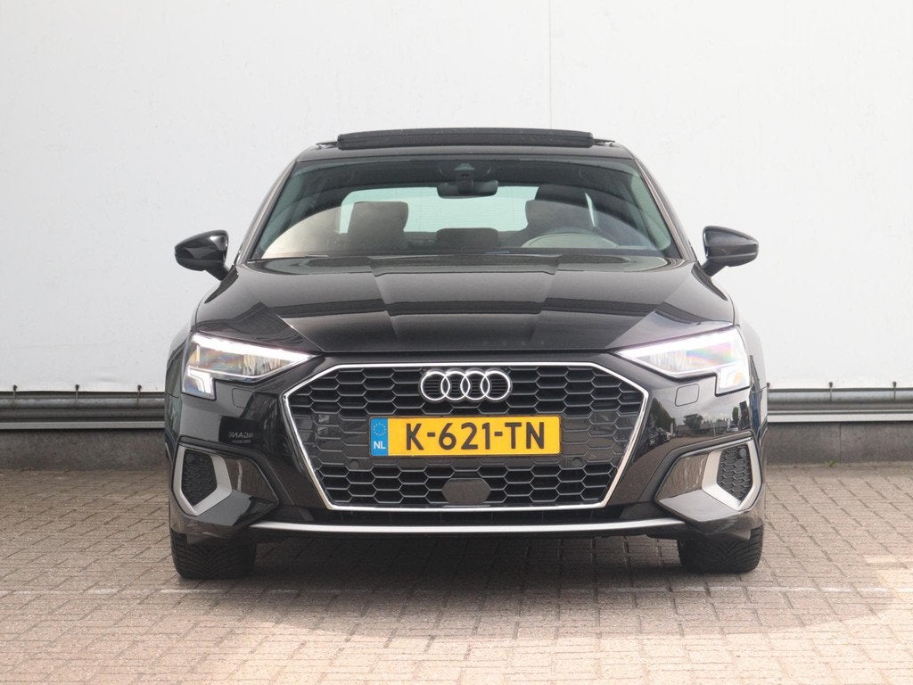 Audi A3 Limousine 35 TFSI Business edition | Panoramadak | T, Auto's, Audi, 150 pk, Zwart, Bedrijf, 690 kg