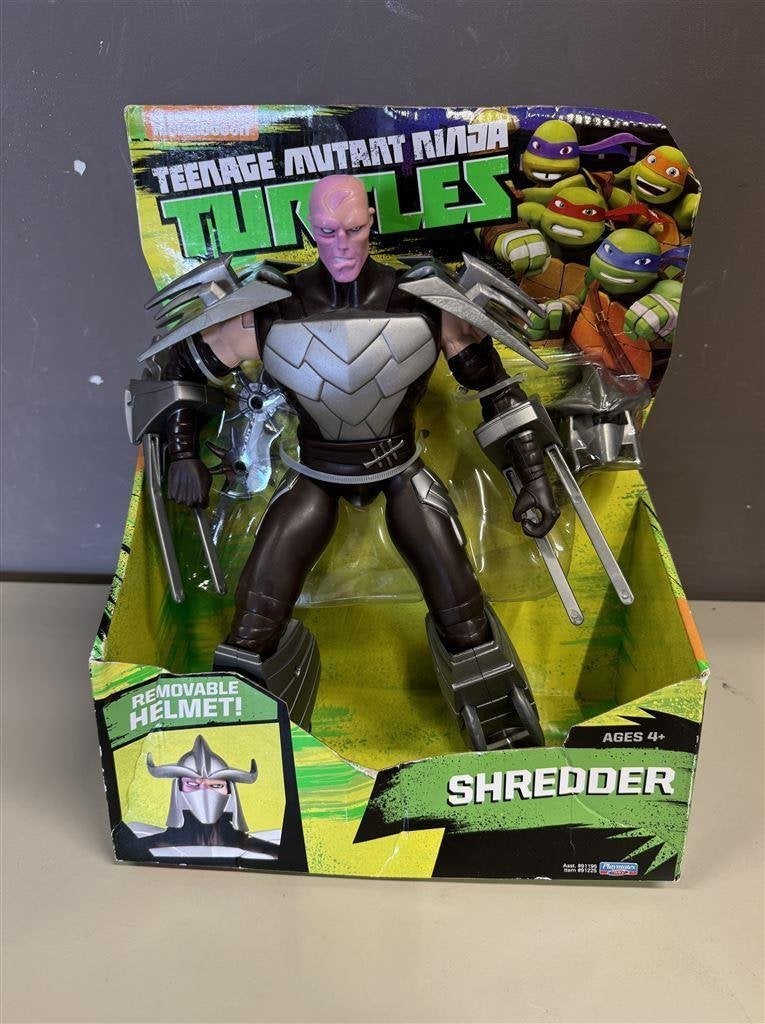 Teenage Mutant Ninja Turtles - Shredder in doos, Verzamelen, Poppetjes en Figuurtjes, Ophalen of Verzenden, Zo goed als nieuw