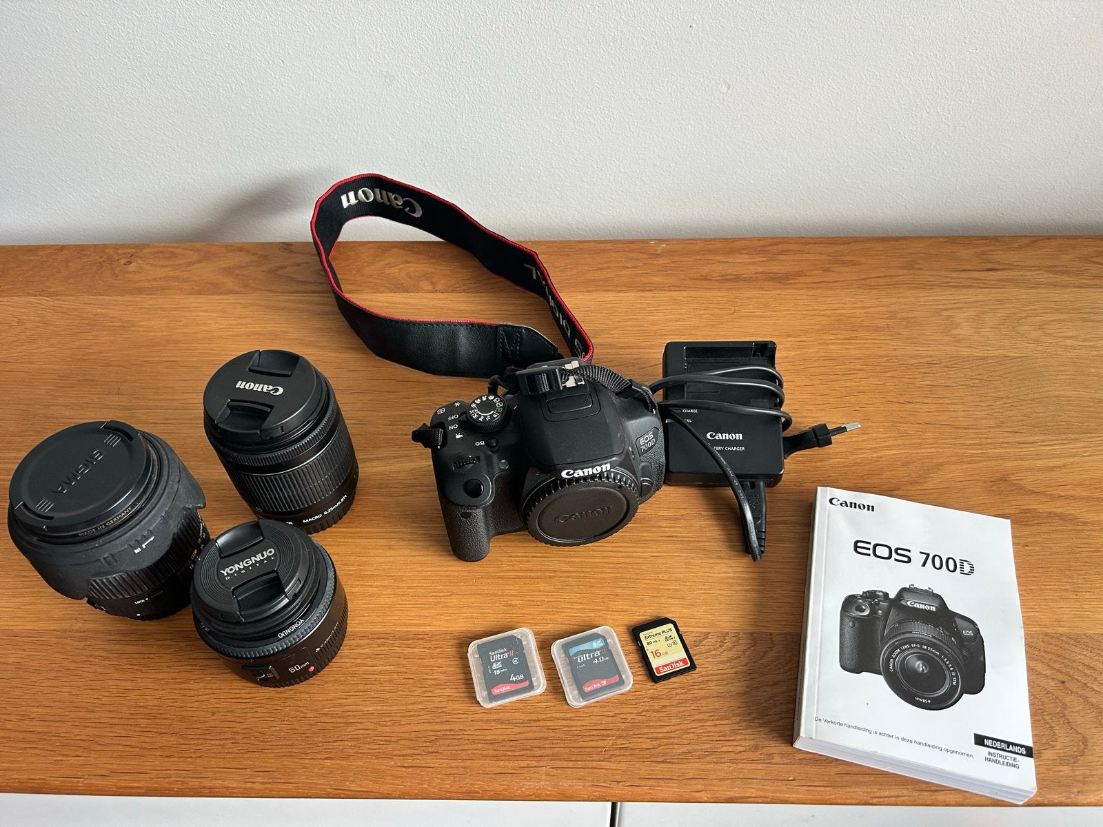 Canon EOS 700D Spiegelreflexcamera met 3 lenzen en accessoir, Spiegelreflex, Canon, Zo goed als nieuw, Accu