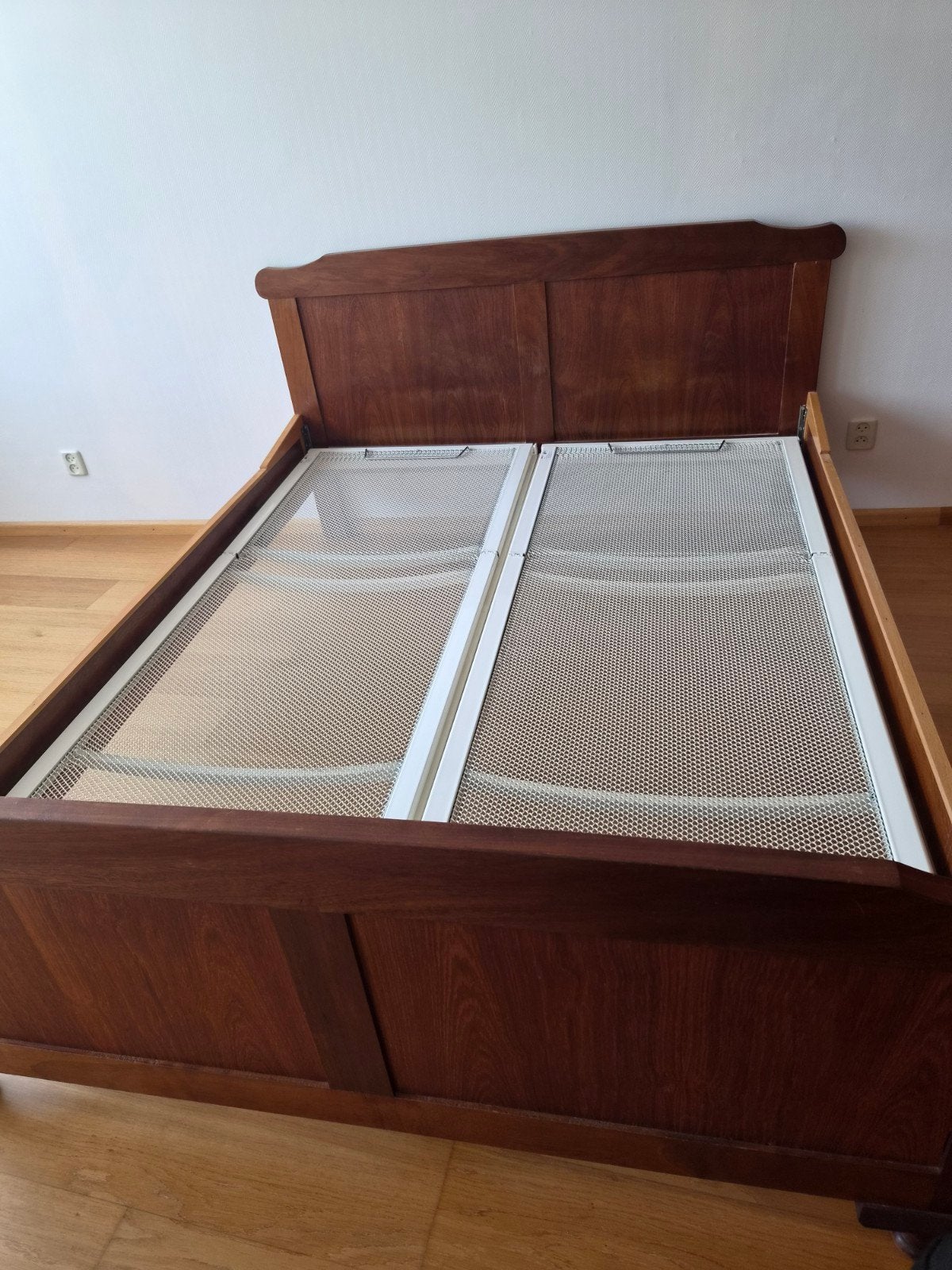 Tweepersoons houten bed met lattenbodems, Ophalen, Gebruikt, Bruin, Tweepersoons