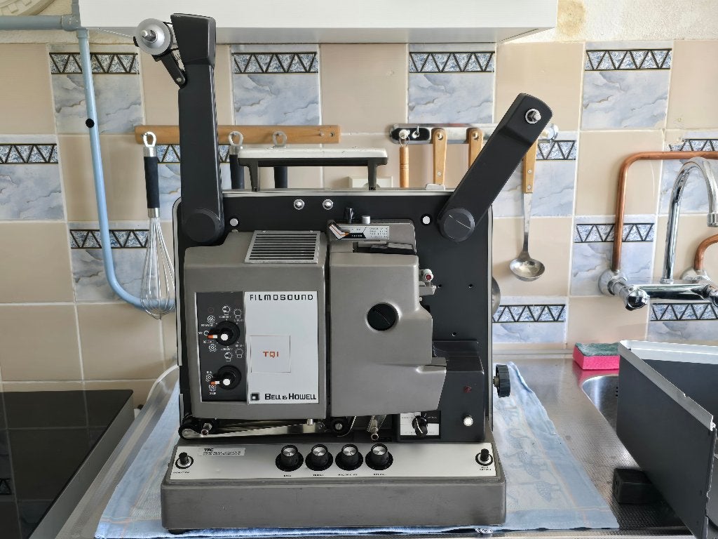 16 mm Bell & Howell TQI filmprojector., Ophalen of Verzenden, 16mm film