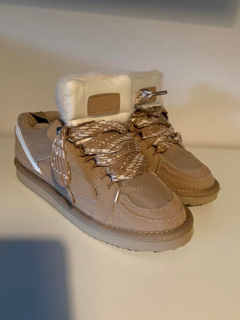 Uggs schoenen, Bruin, Overige typen, Ophalen of Verzenden, Zo goed als nieuw