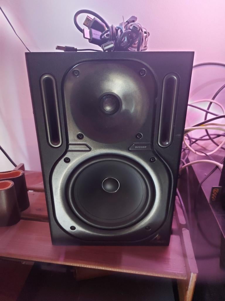 Behringer B2030P Studio Nearfield Monitor Speakers, Gebruikt, 60 tot 120 watt, Front, Rear of Stereo speakers, Ophalen