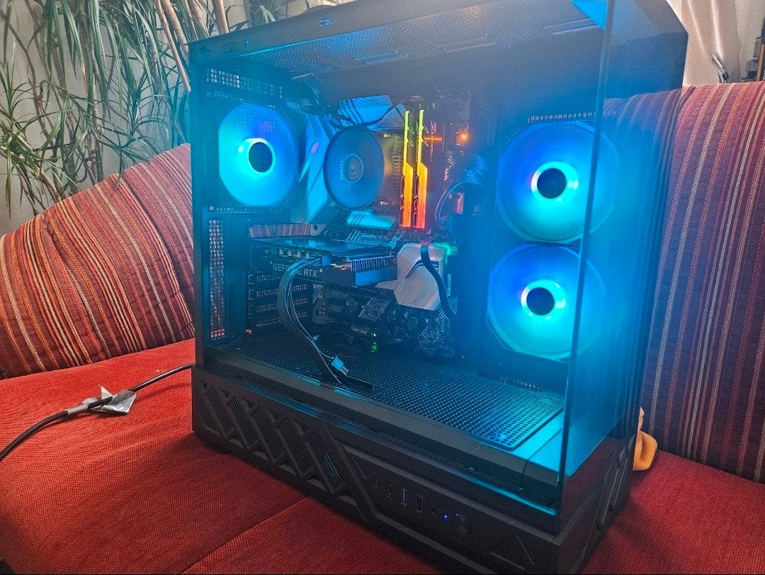 Foto 2 van Gaming Pc, i7 10e,RTX