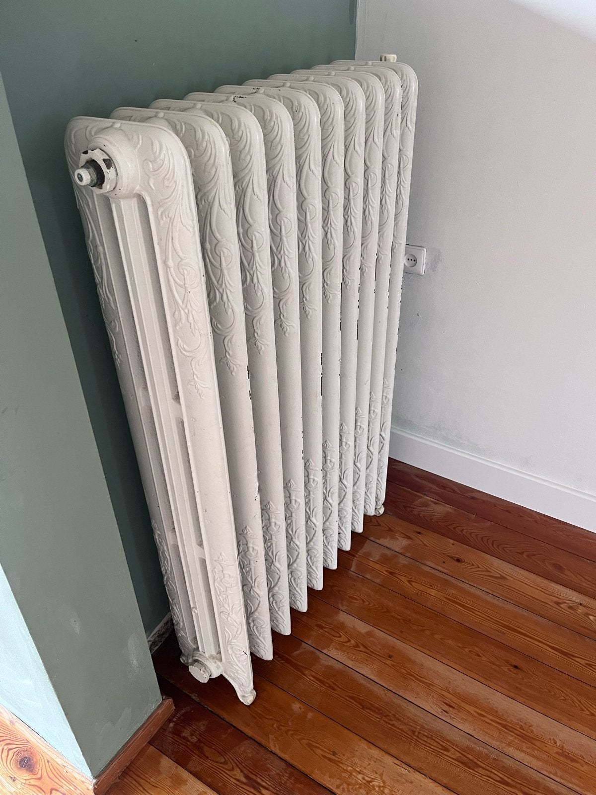 Oude gietijzeren radiator, lekvrij en werkend, Doe-het-zelf en Verbouw, Ophalen, Gebruikt, Radiator, 60 tot 150 cm