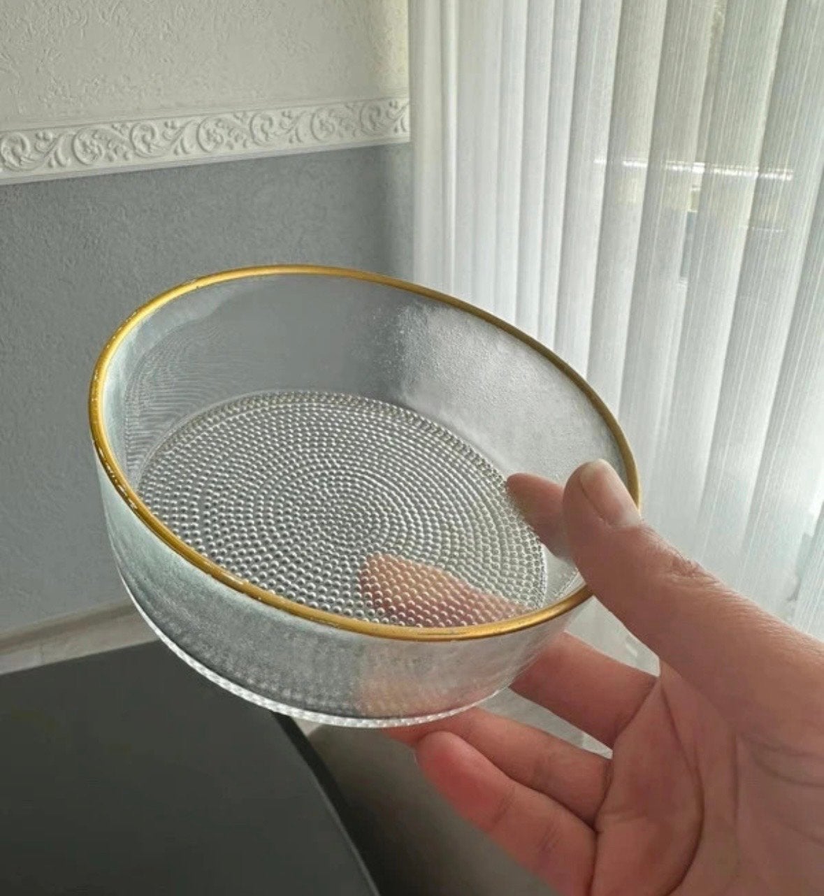 Glazen servies met gouden rand: 12 borden en 11 soepkommen, Huis en Inrichting, Keuken | Servies, Ophalen of Verzenden, Gebruikt