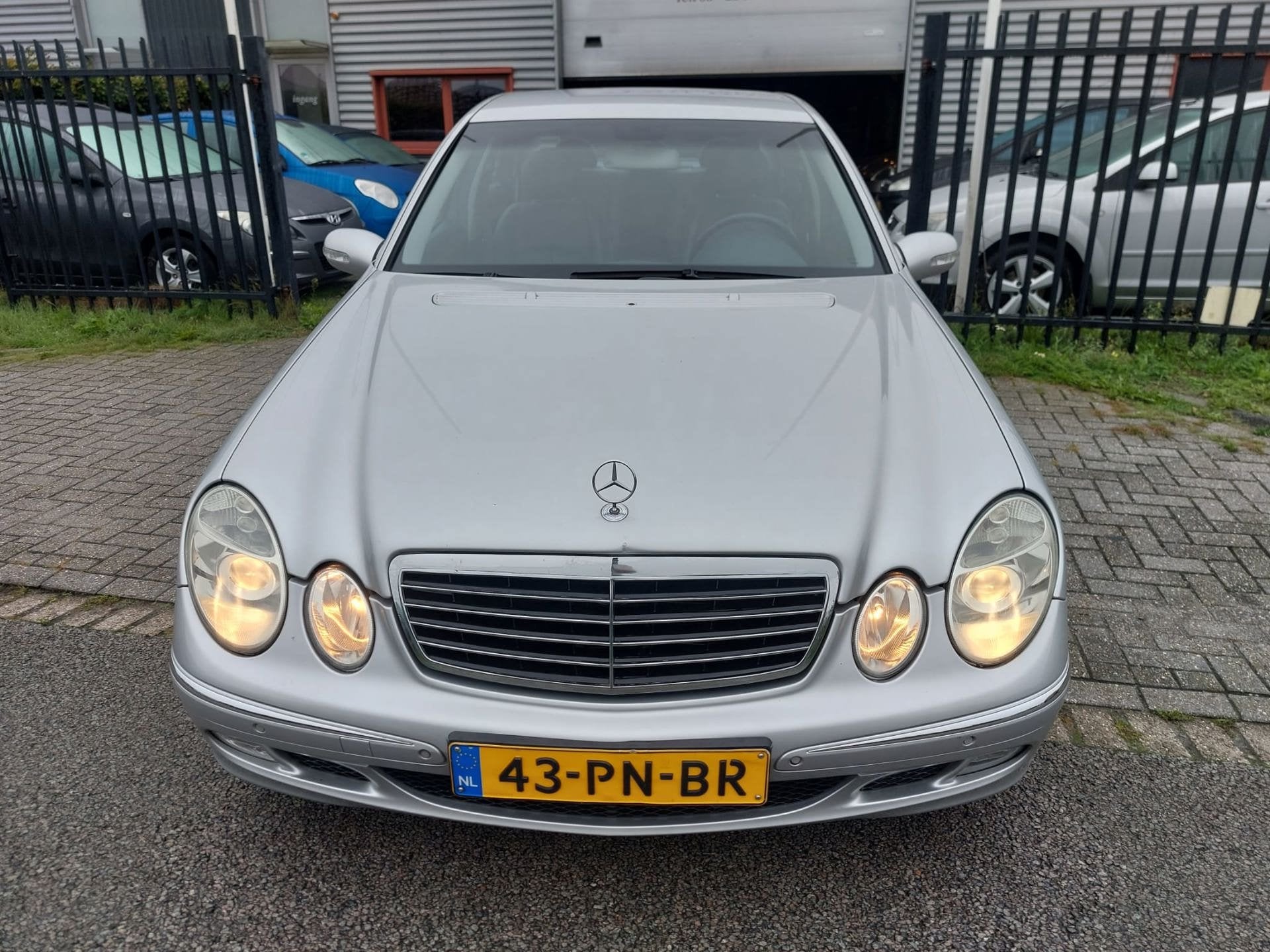 Mercedes-Benz E-klasse 240 Elegance 4 deurs + climate contro, Auto's, Automaat, Achterwielaandrijving, Gebruikt, 2597 cc