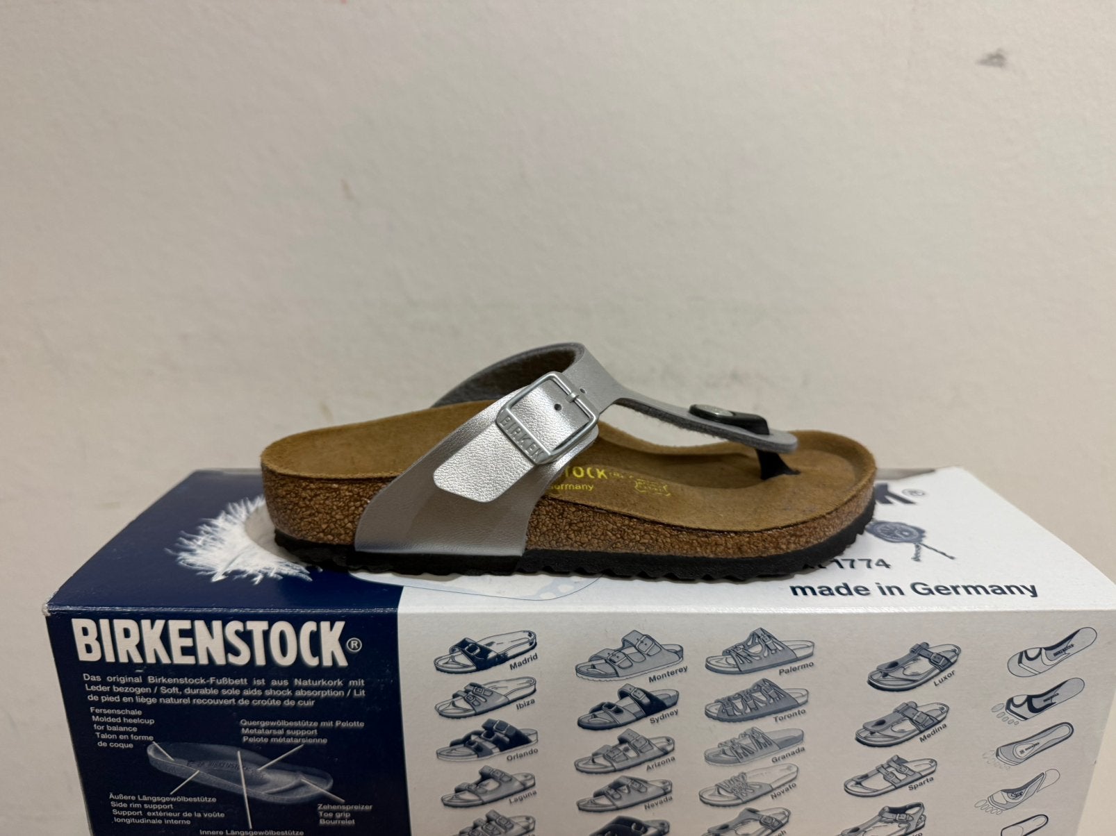 Te koop nieuwe Birkenstock Gizeh zilver maat 30, Postlaan 3, Birkenstock, Meisje, Schoenen
