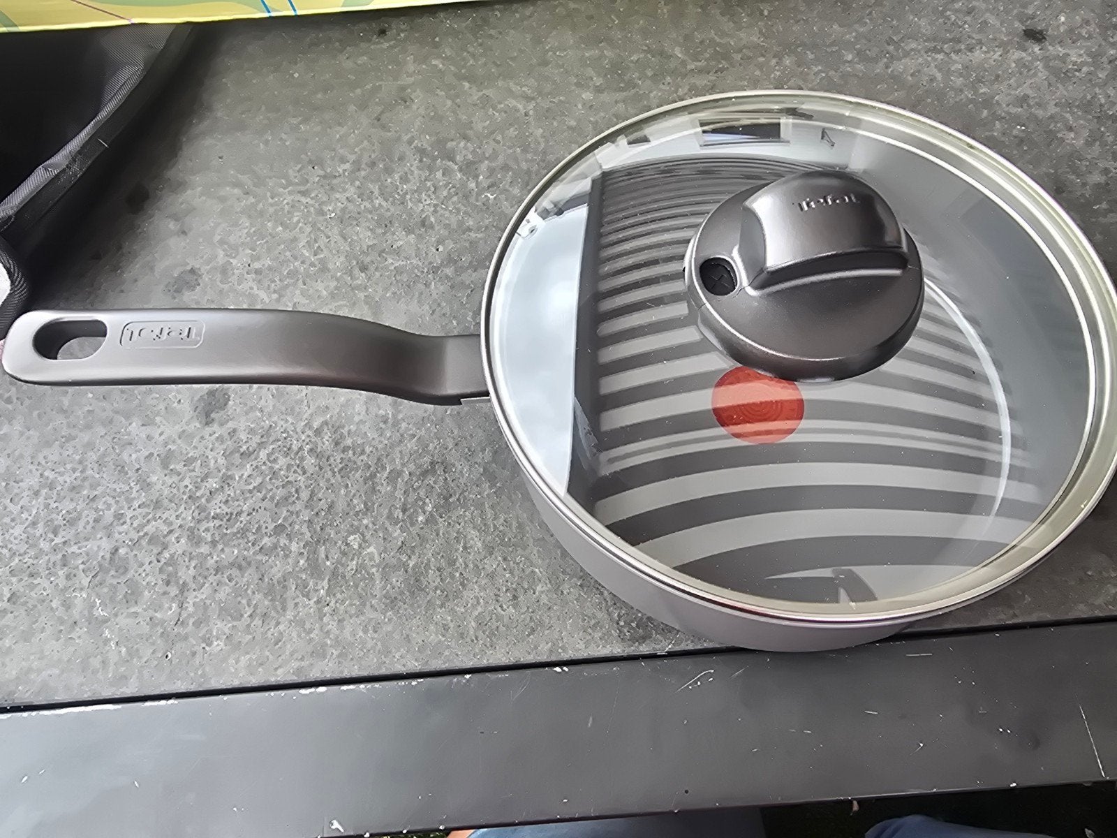 Tefal Koekenpan met Deksel - Inductie Geschikt 25ds (DOOS 9), Tefal, Ophalen of Verzenden, Zo goed als nieuw, Met deksel