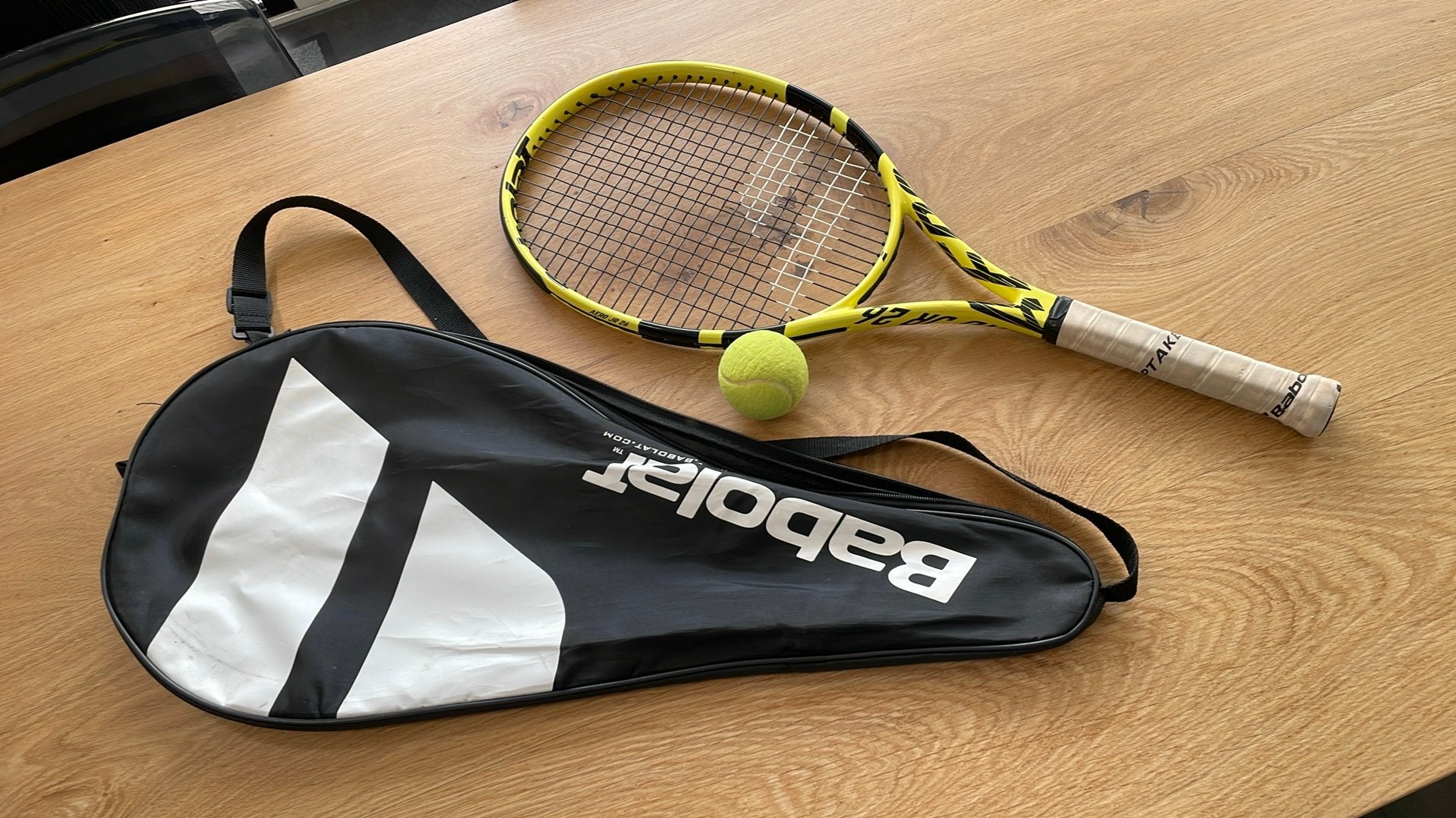 Tennisracket Babolat met hoes geel zwart wit igst Decathlon, Sport en Fitness, Tennis, Ophalen of Verzenden, Gebruikt, Racket