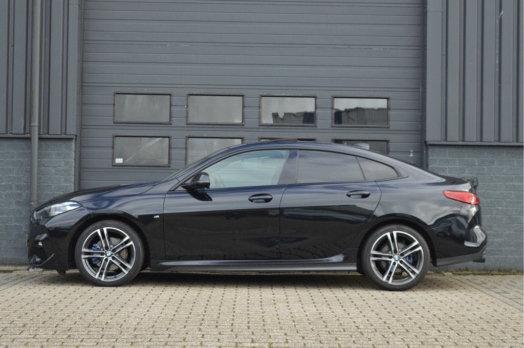 BMW 2 Serie Gran Coupé 218i High Executive Edition | M-PAKK, Auto's, Gebruikt, 1350 kg, Met garantie (alle), Zwart