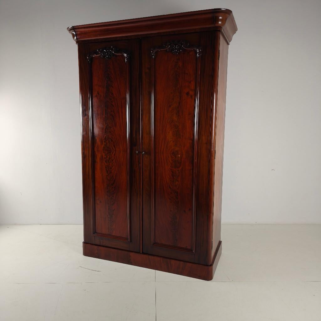 Victorian Wardrobe in Flamed Mahogany – circa 1860–1880, Ophalen of Verzenden