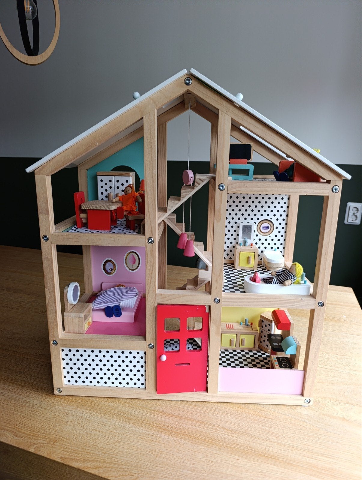 Hema houten poppenhuis compleet met meubels en poppetjes, Kinderen en Baby's, Speelgoed | Poppenhuizen, Ophalen, Zo goed als nieuw