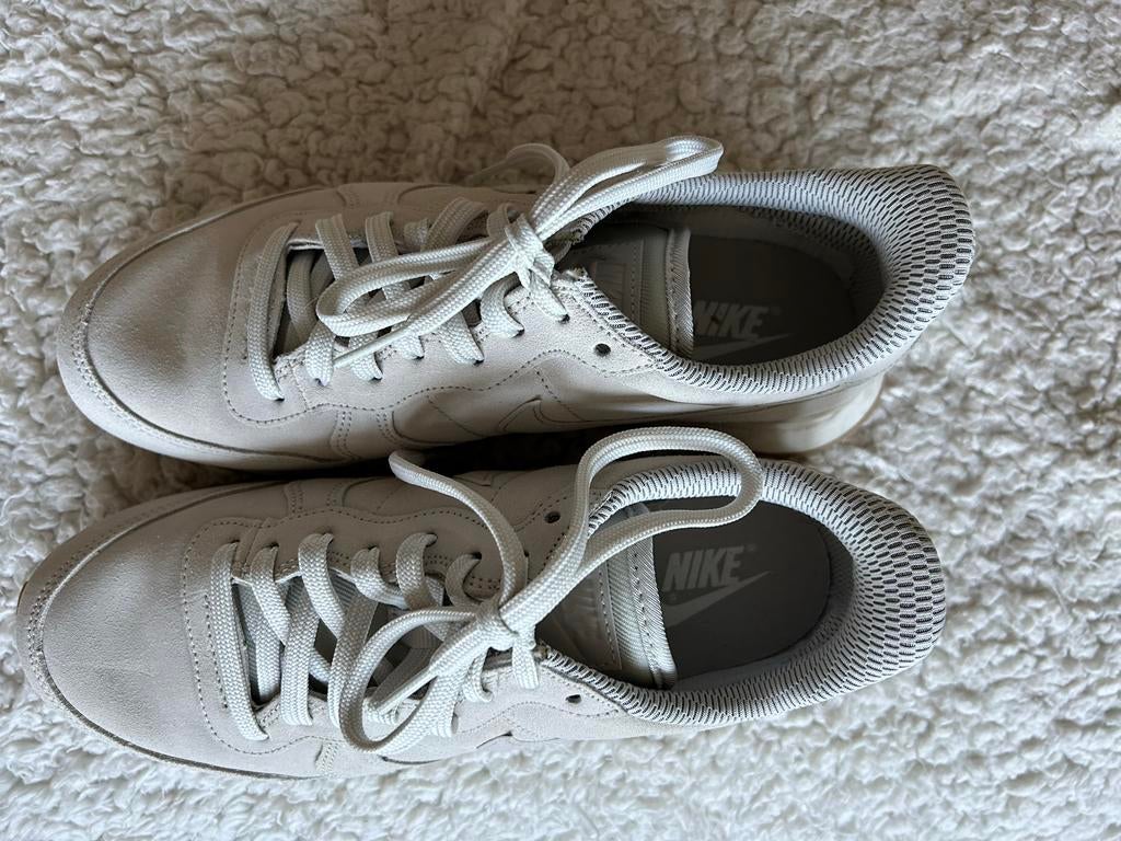 Nike Internationalist sneakers - Zo goed als nieuw maat 38,5, Beige, Nike, Ophalen of Verzenden, Sneakers of Gympen
