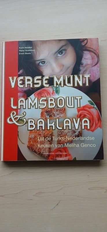 Verse munt, lamsbout en baklava, Ophalen of Verzenden, Zo goed als nieuw, Midden-Oosten en Marokko, Voorgerechten en Soepen