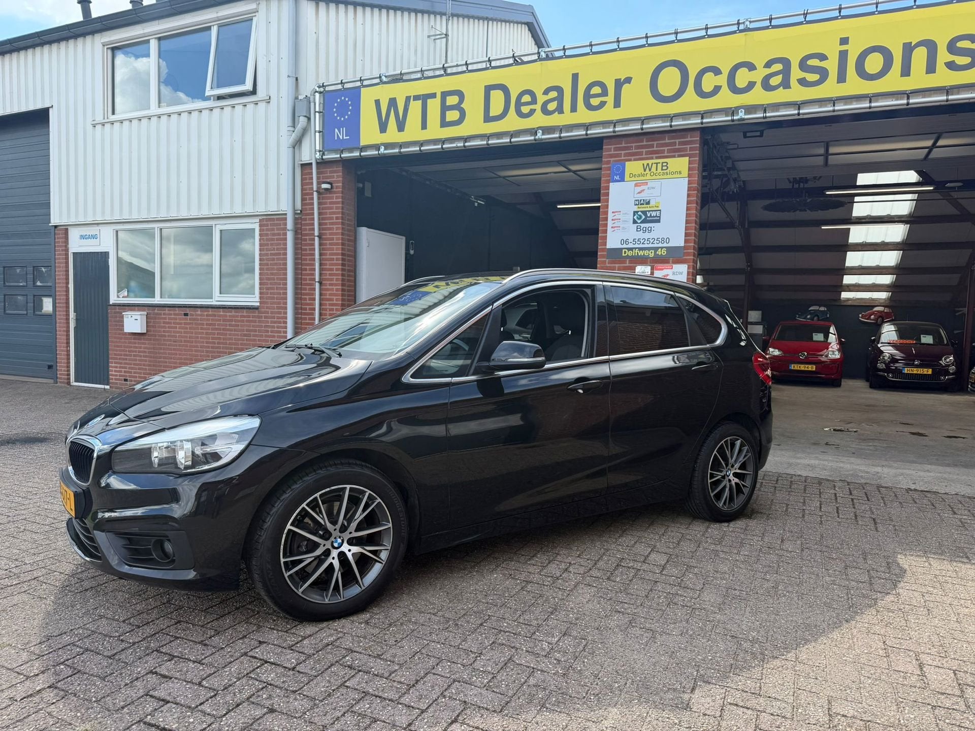BMW 2-serie Active Tourer 218i M Sport, Navi, NIEUWE APK ! A, Auto's, Voorwielaandrijving, Dealer onderhouden, Gebruikt, Zwart