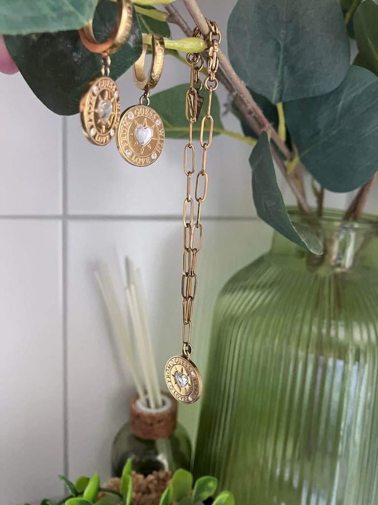 Guess oorbellen met armband set WITH LOVE collectie, Met kristal, Overige materialen, Gebruikt, Ophalen of Verzenden