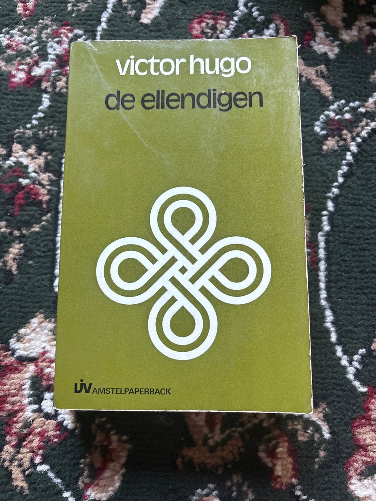 Victor Hugo - De Ellendigen (Amstelpaperback), Boeken, Ophalen of Verzenden, Gelezen, Europa overig