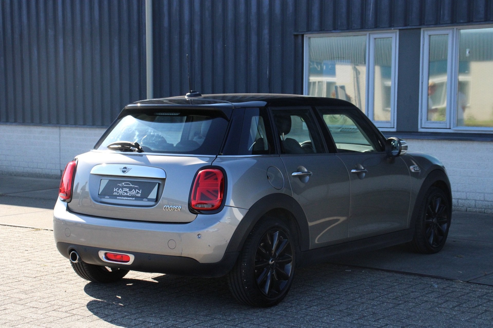 MINI 5-Deurs 1.5 Cooper Chili Business LED H-Leder Navi CarP, Auto's, Mini, Voorwielaandrijving, 1160 kg, 136 pk, Gebruikt