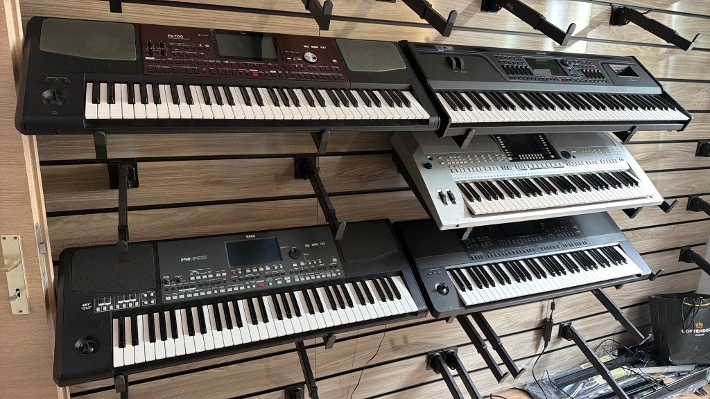Verschillende keyboards Met Garantie, 61 toetsen, Zo goed als nieuw, Midi-aansluiting, Ophalen