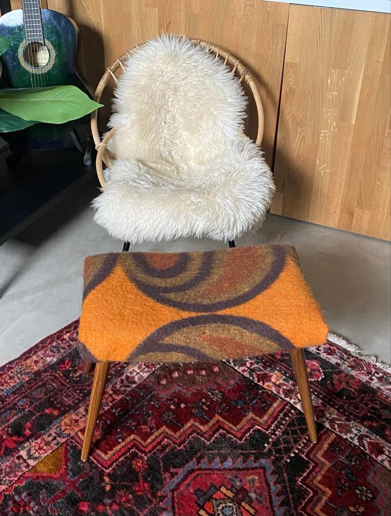 Vintage voetenbankje/poef met wollen bekleding, Ophalen, Minder dan 50 cm, Gebruikt, 50 tot 75 cm