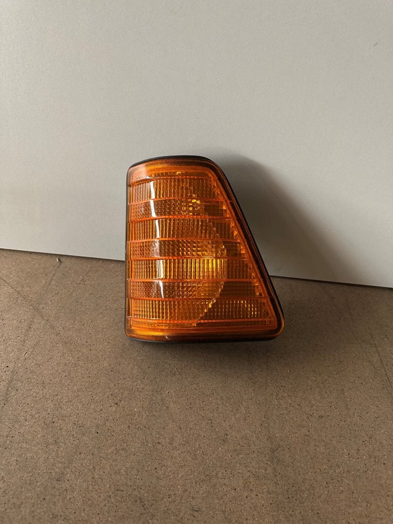 Knipperlicht Rechts  T1 207-208  1982-1996  001 822 68 20, Niet ingevuld, Niet ingevuld, Niet ingevuld, Mercedes-Benz