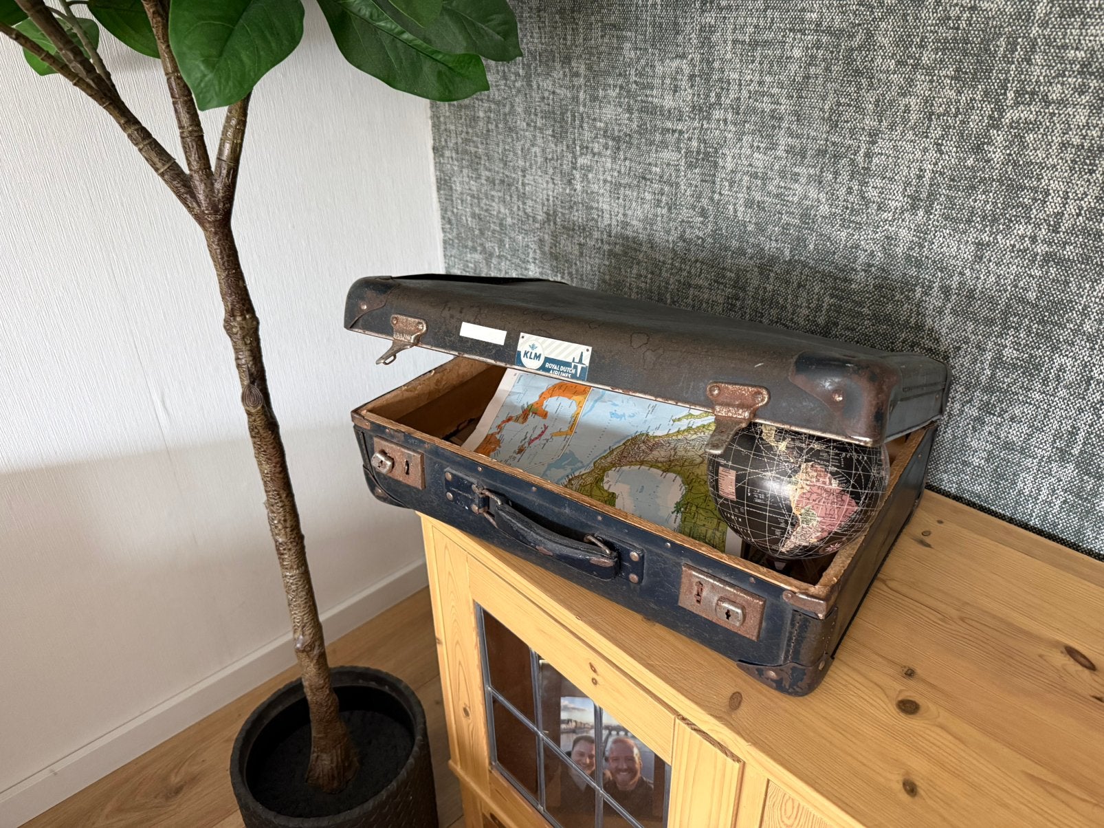 Oude decoratieve KLM koffer, Ophalen, Leer