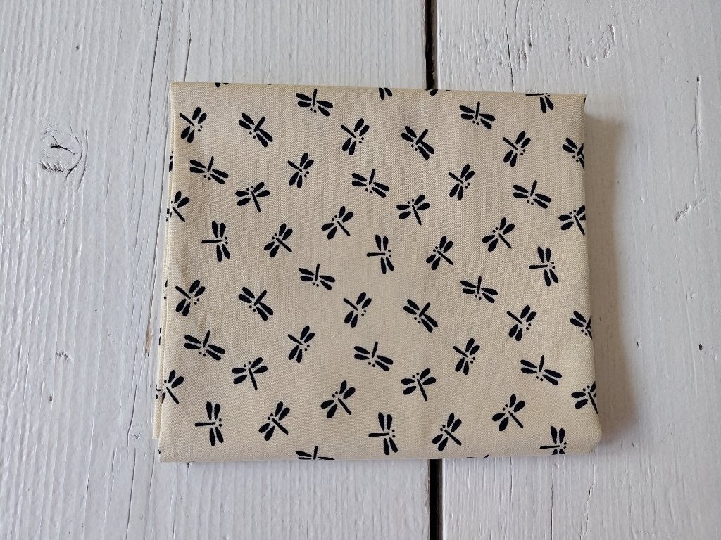 Prachtige quiltstof Kona Bay - libelle, zandkleur, Hobby en Vrije tijd, Stoffen en Lappen, Overige kleuren, Nieuw, Ophalen of Verzenden
