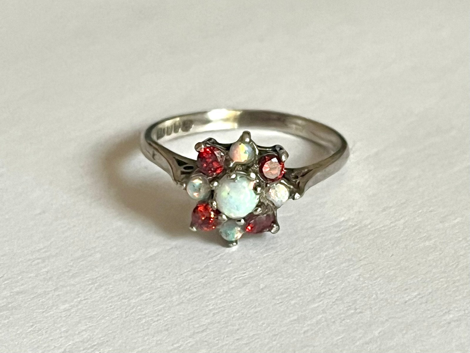 Vintage ring zilver granaat Australische opaal, Verzenden, Zilver, Ring, Met edelsteen