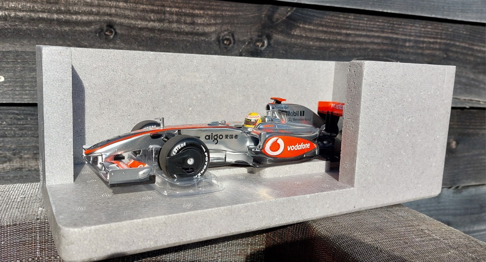 Lewis Hamilton Vodafone McLaren Mercedes MP4-24 season2009, Hobby en Vrije tijd, Ophalen of Verzenden, Nieuw, Auto, Overige merken