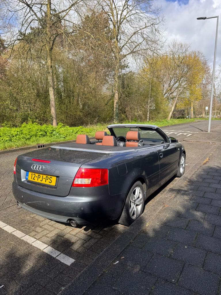 Audi A4 3.0 V6 162KW Quattro Cabrio AUT 2004 Grijs, Auto's, Audi, Automaat, Cabriolet, 4 stoelen, A4