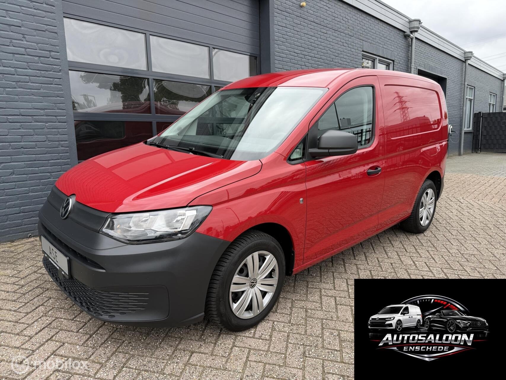Volkswagen Caddy Cargo 1.5 TSI 114 PK 1-2022 42.000 km Navi, Voorwielaandrijving, Dealer onderhouden, Stof, Zwart