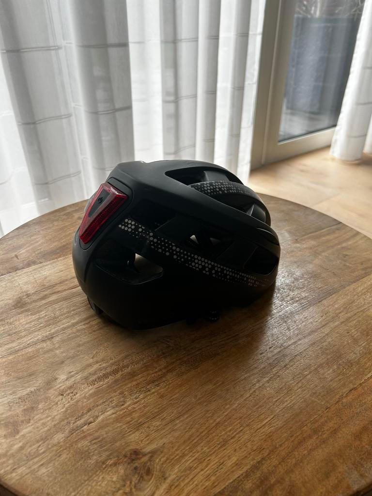 Fietshelm met LED-achterlicht - Zwart (M/S), Ophalen of Verzenden, Gebruikt, M, Heer of Dame