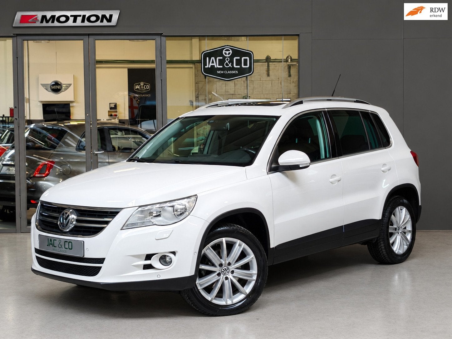 Volkswagen Tiguan 150-pk Sport&Style 4Motion Carplay - Trekh, Auto's, 13 km/l, Euro 5, Stof, Gebruikt